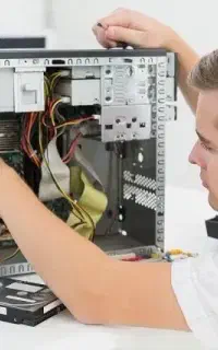 تکنسین کامپیوتر و لپتاپ