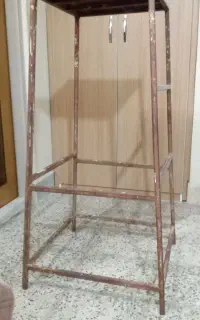 چهارپایه آهنی