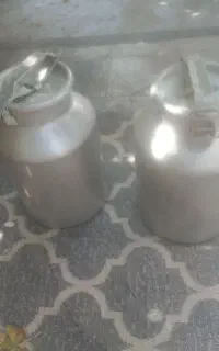 ظرف شیر  روحی تمیز  بدون خط وخش با درب چفتی