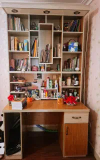 کتابخونه و میز مطالعه