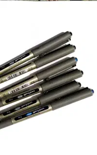 خودکار یونی بال uni-ball-eye