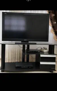 میز و تلویزیون