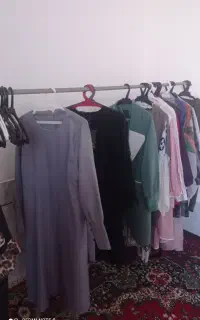 تعدادی مانتو ته انبار تمیز به فروش می رسد