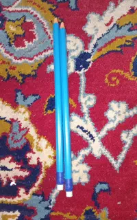 مداد مشکی رنگ آبی