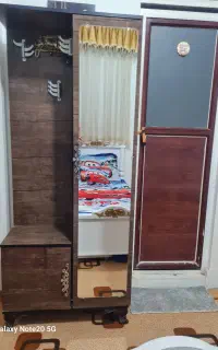 جا کفشی و آینه قدی و چوب لباس