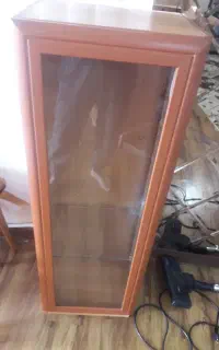 سلام . فروش یک عدد ویترین شیشه ای