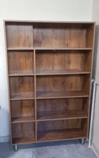 کتابخانه ایستاده