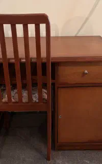 میز تحریر چوبی با صندلی چوبی