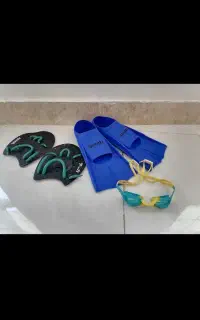 چند عدد وسایل شنا زیر قیمت بازار