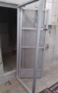 درب المنیومی قدیم سالم باتوری عرض۷۵در۱۹۰