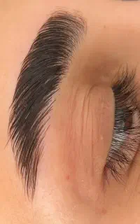 اکستنشن و لیفت و لمینت مژه و ابرو با قیمت اقتصادی