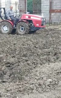 شخم با تراکتور باغی مختص ویلا و گلخانه