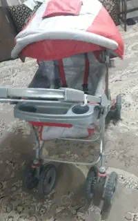یک کالسکه بچه درحد