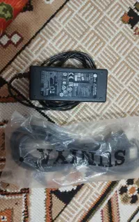 یک عدد آداپتور مانیتور و کابل hdmi