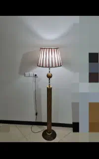 آباژور ایستاده