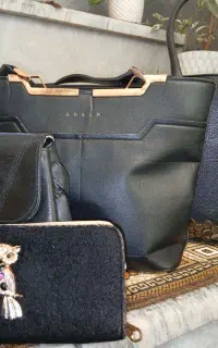 سه عدد کیف زنانه به همراه یک کیف پول