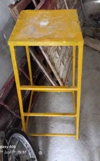 چهار پایه آهنی