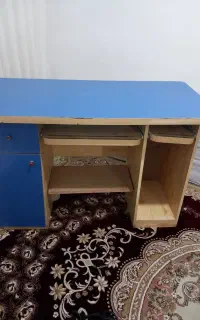 میز کامپیوتر آبی ، دارای کشو و جای کیبورد