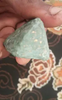 سنگ پرازتکه طلا