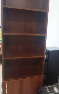کتابخانه و میز تحریر