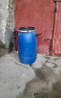 بشکه پلاستیکی در دار