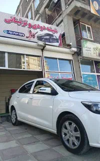 شیشه دودی و تزیینات کاوش ( واقع در بهاران )
