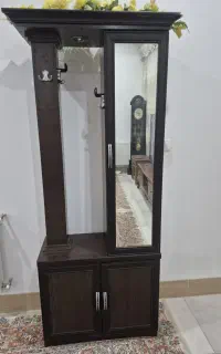 جاکفشی و جا لباسی