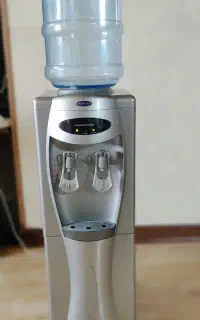 آبسردکن یخچال دار ایستکول کاملا نو و سالم