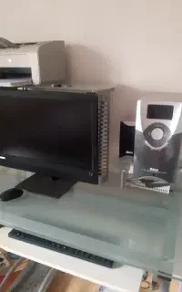 میز کامپیوتر شیشه ای سالم