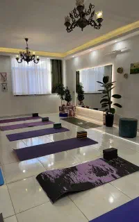 کلاس یوگا و مراقبه