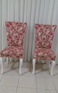 دو عدد صندلی