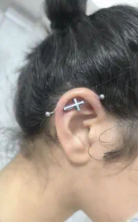 خدمات پیرسینگ در سالن