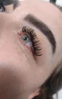 اکستنشن مژه و لیفت ابرو و مژه