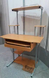 میز کامپیوتر