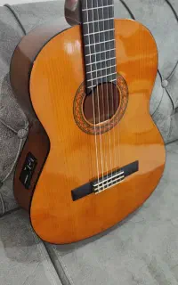 گیتار یاماها YAMAHA