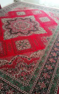 فرش ۱۲ متری لاکی ترنج دار کاملاً سالمه سالم