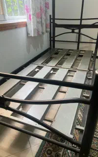 دو عد تخت فلزی رنگ کوره ای