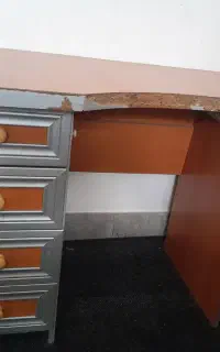 میز کامپیوتر و مبل چوبی