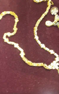 گردنبند و گوشواره نگین کاری