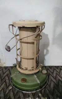 چراغ نفتی کاملاً سالم.