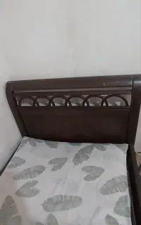 تخت چوبی