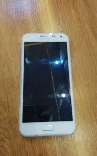 گوشی سامسونگ مدل E5