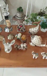 مجسمه و شمعدانی
