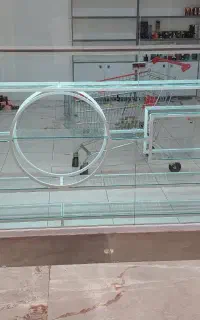 ویترین پشت شیشه