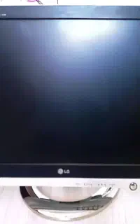 مانیتور ۱۷ اینج LG