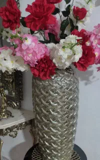 گلدان و تعدادی لوازم منزل