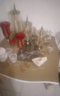 میز وسط مبل چوب  با شیشه روی آن