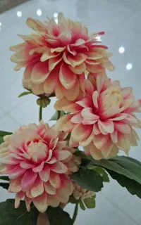 گل مصنوعی و گلدان