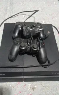 PS4 ۵۱۲ گیگ به همراه دو دسته