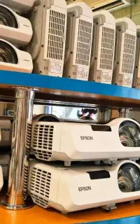 ویدئو پروژکتور مدررسه خود را به ما بسپارید